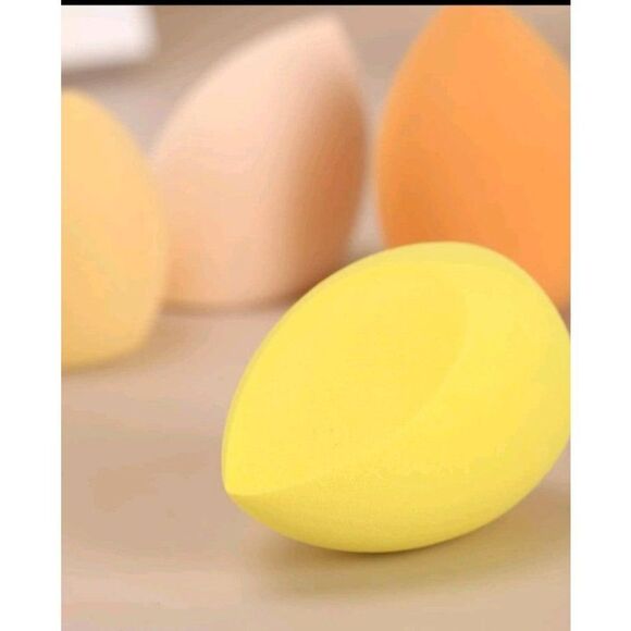 💕5/$18 4 pc. Large Makeup Sponge in Case - Picture 5 of 6